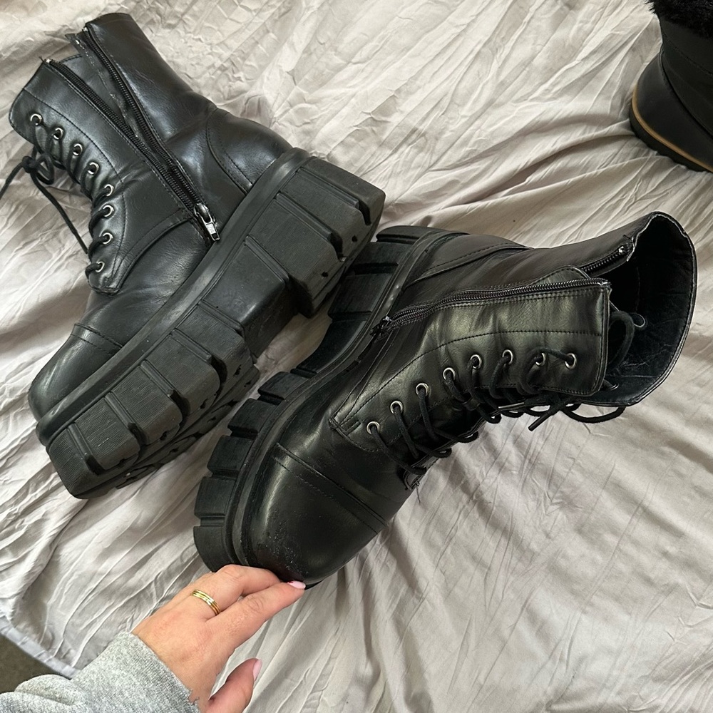 Nasty Gal chunky faux leather boots - Picture 2 of 10